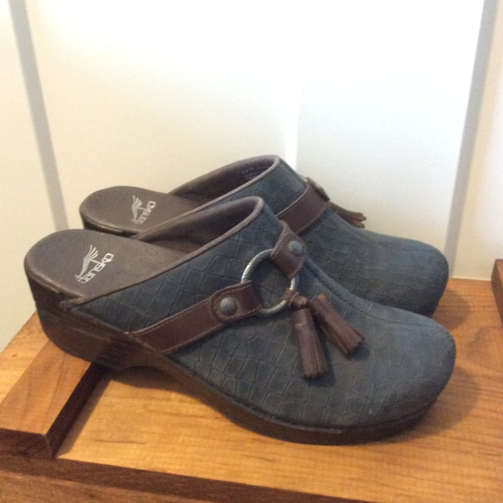 Dansko Shandi Blue leather w/ Brown tassel Clogs - sz 39